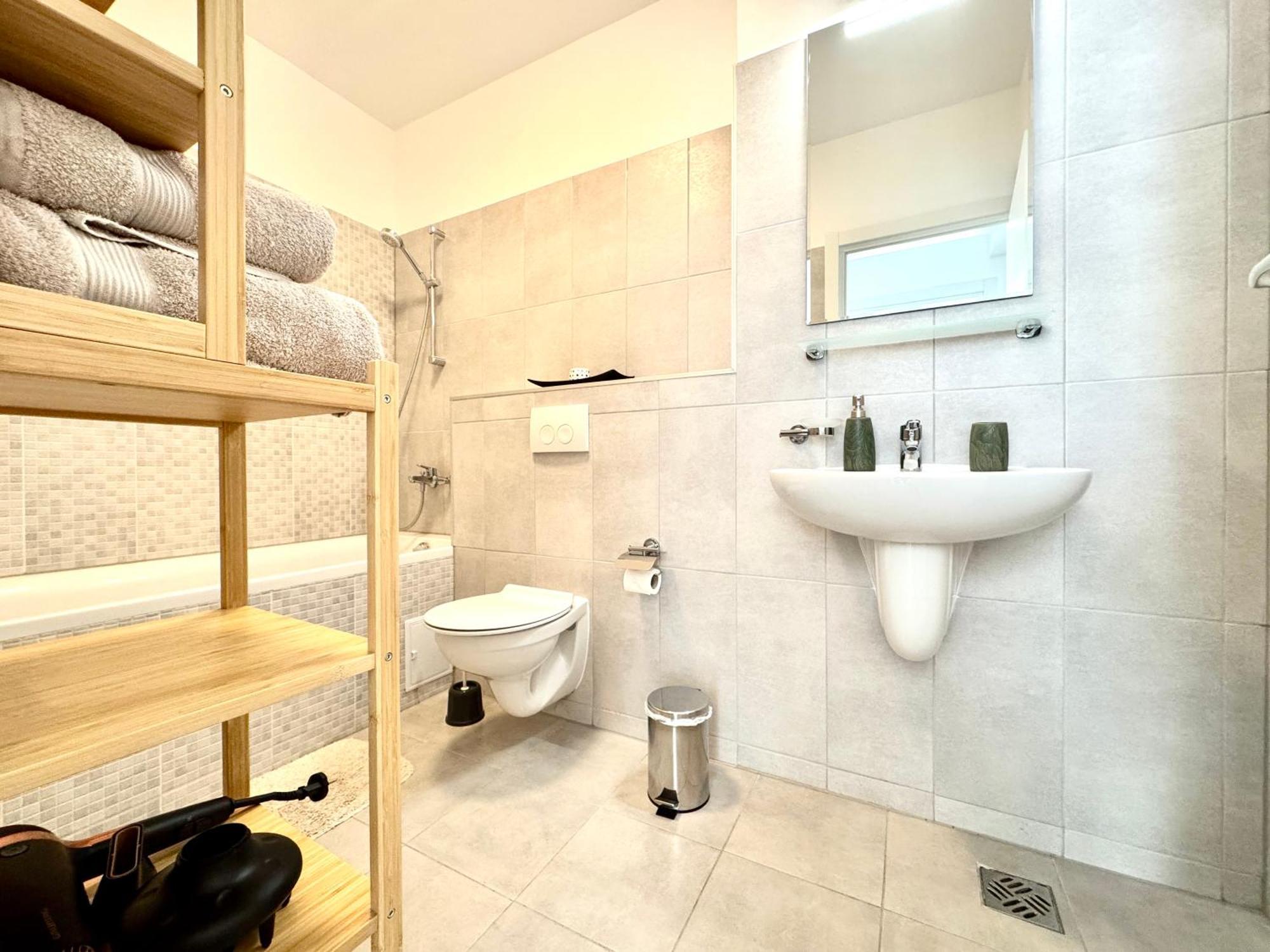 Luca'S Forest Apartment Timisoara Bagian luar foto